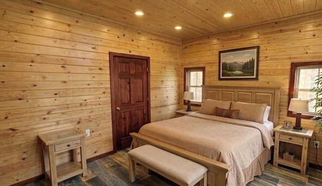 Secluded 2-bedroom cabin in the woods near Pomme De Terre lake. Private hot tub