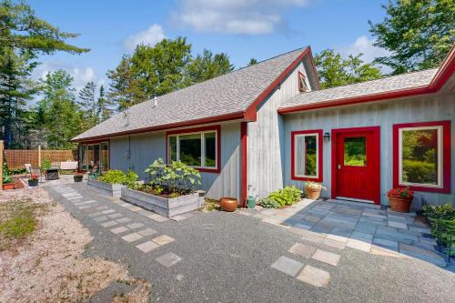 Secluded 2 BR Cottage with Private WandD, WiFi and Patio