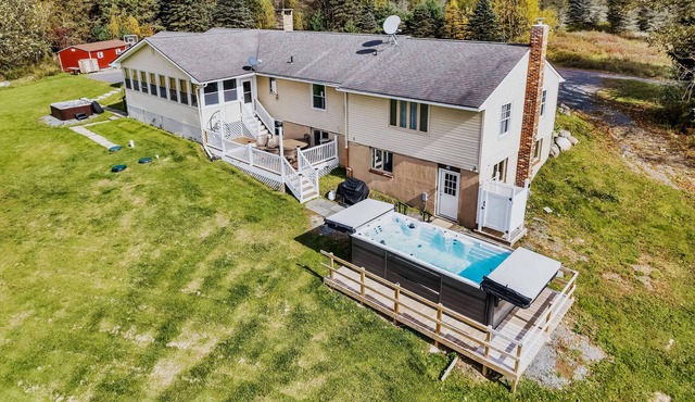 Secluded 20 acre Near ski, fish. Hot tub, swim spa