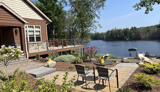 Secluded 25-acre private lake, set on 200 acres of private land. Sleeps 19