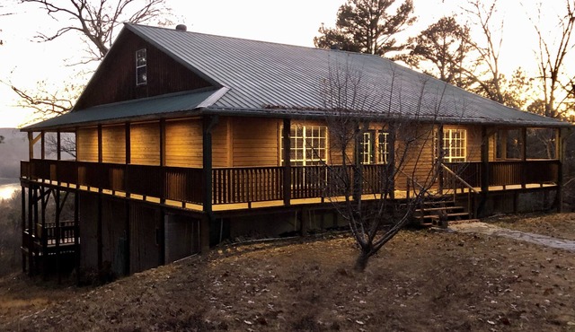 Secluded 3 Acres on the White River. Custom Cabin with HotTub and Fire Pit!