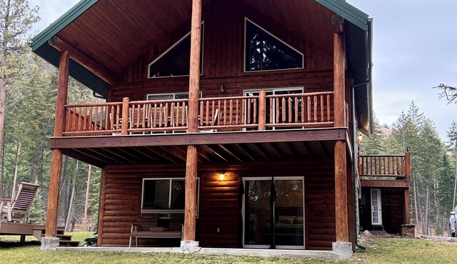 Secluded 3 bed house in Kila with flowing creek, hot tub, with plenty of parking