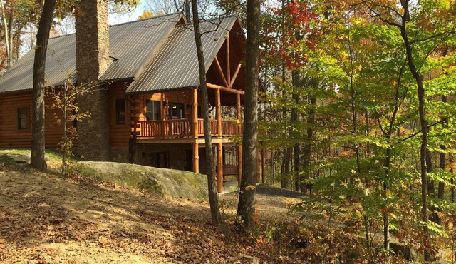 Secluded 3-bedroom cabin on 42 wooded acres with fishing pond, AC, WiFi