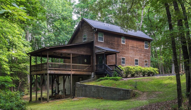 Secluded 3 BR 2.5B Retreat on Lake & 10 Acres near Elon University