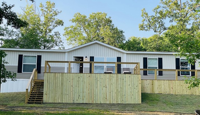 Secluded 3 BR 2BA lakefront home with fire pit and lake views!