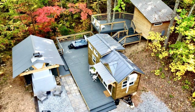 Secluded 34 acres Luxury Mountain Tiny Home with Treehouse Bedroom Hot Tub