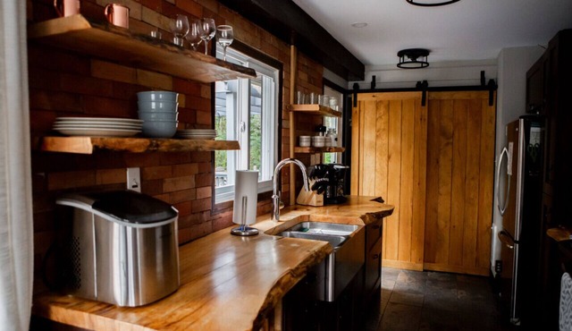 Secluded 3BR Cabin w/Hot Tub and Firepit