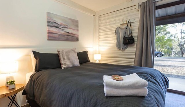 Secluded 3BR Cabin in Palmers Lane Estate with Pool, Tennis, walk to Cellardoors