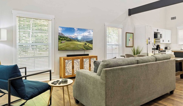 Secluded 3BR Cabin, Lake Access & Resort Perks