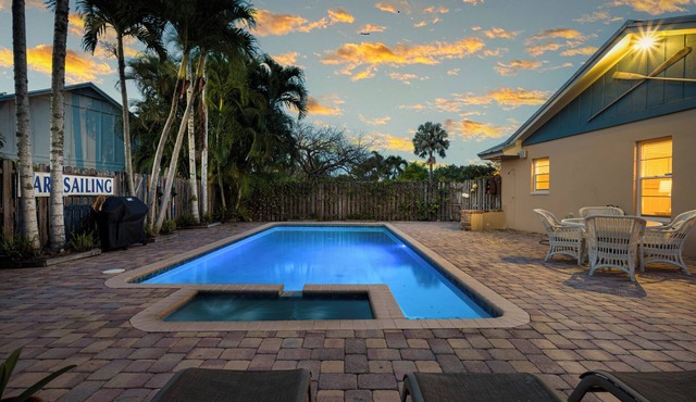 Secluded 3BR Oasis w/Pool on the River w/Kayaks