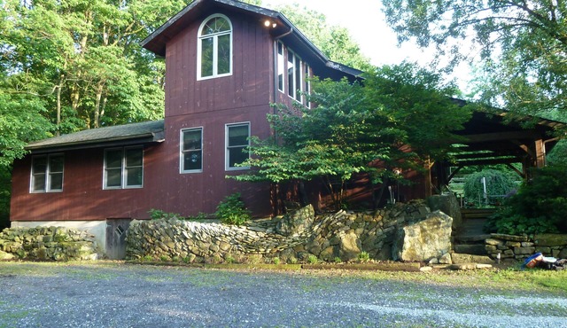 Secluded 4 acre retreat