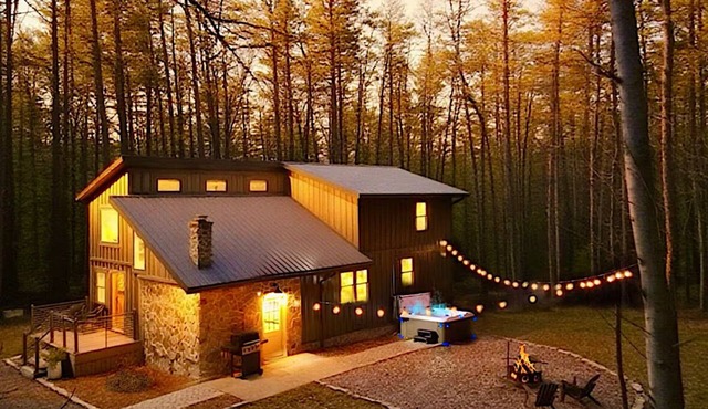Secluded 4 bedroom Cottage with hot tub & wood burning fire pit
