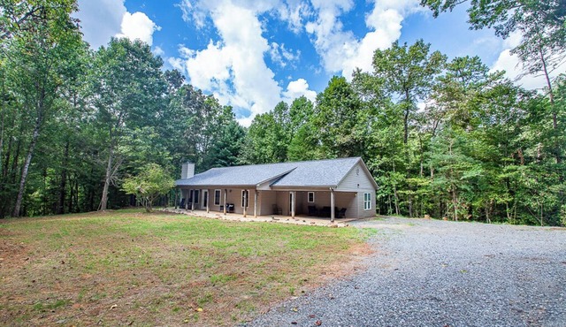 Secluded 4-bedroom cottage with AC in charming Ellijay, with CREEK frontage!