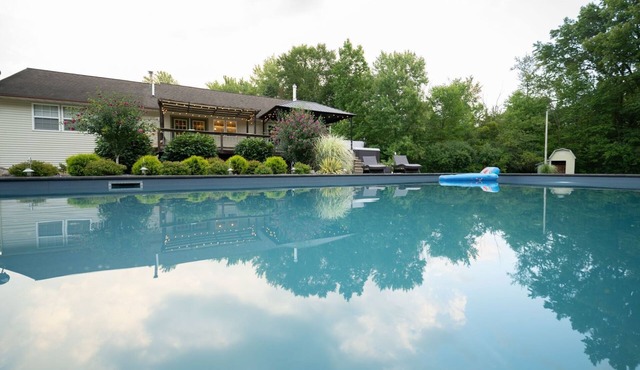 Secluded 5 acre getaway heated inground pool 6 person hot tub