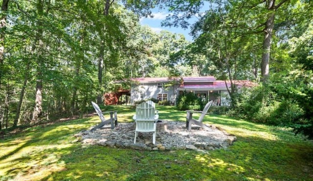 Secluded 5-acre Woodland Hideaway Retreat; Family reunion Haven; Pet Friendly