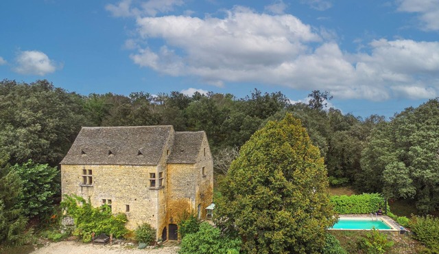 Secluded 5 Bedroom Woodland Villa with Pool