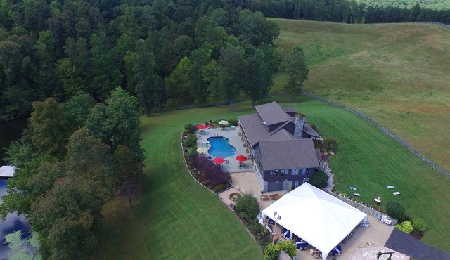 SECLUDED 50 acres/2 LAKES/LOG CABIN/SLEEPS 20/POOL/RED RIVER GORGE/CAVE RUN LAKE