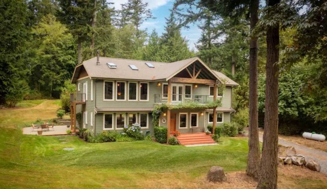Secluded 5BD Cozy PNW Cottage w/ Beach Access!