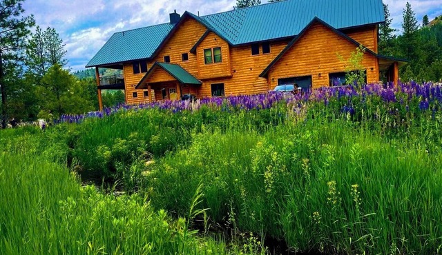 Secluded 7,800 SqFt Cabin in the Woods- Pond, River, Theater, Disc Golf & More