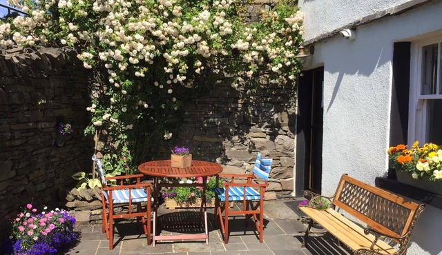 Secluded accommodation with easy access to village pubs and shops