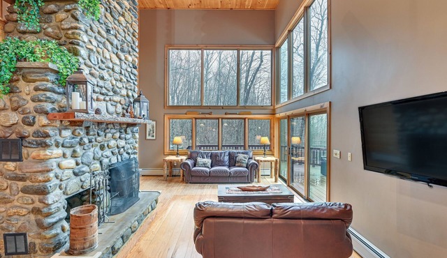 Secluded Adirondack Cabin ~ 5 Mi to Sacandaga Lake