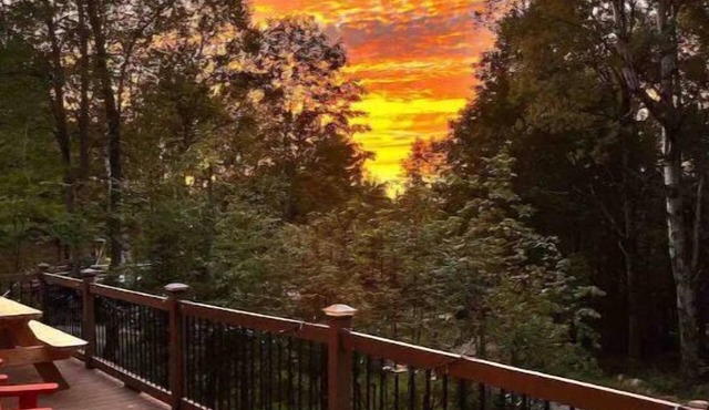 Secluded ADK Cabin Mountain Views 1.5 miles to Main St 17 minutes to Whiteface