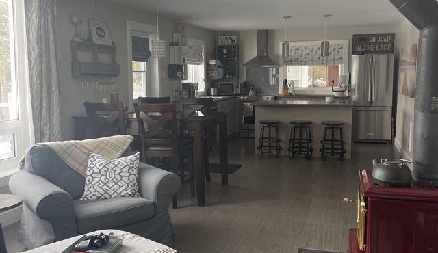 Secluded and Cozy allnSeason Lakefront Cottage (No Pets)