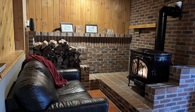 Secluded Apartment Overlooking Ponds with Hot Tub, Fireplace and Game Room!