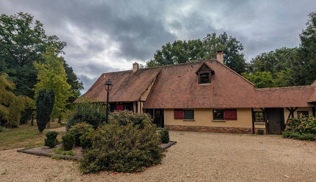 Secluded Architect's House Near Zoo de Beauval with Private Lake and Park