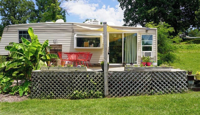 Secluded Artsy Tiny Home w. Outdoor Shower