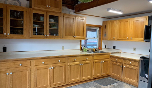 Secluded Authentic Log House w/valley view!