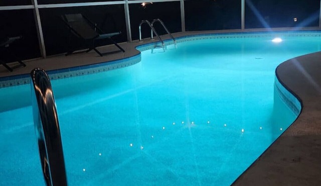 Secluded Backyard w/Pool & HotTub | 3&2