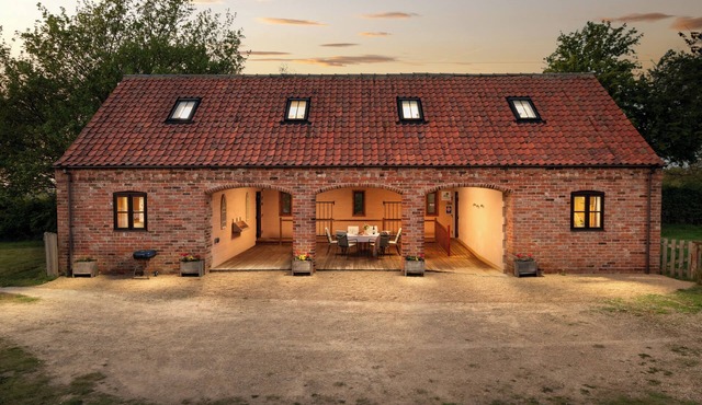 Secluded barn sleeps up to seven in rural Lincolnshire. Private parking.