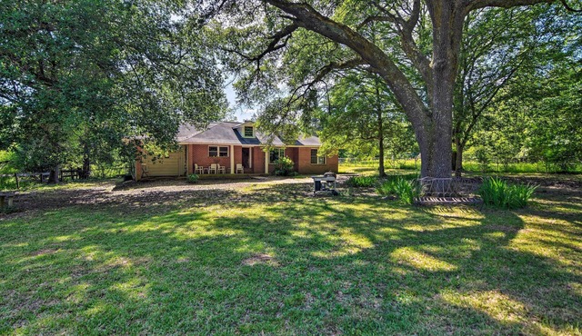 Secluded Baton Rouge Area Hideaway w/Lawn!