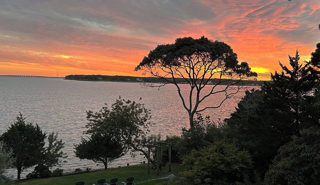 Secluded Bayfront Retreat — Cozy Southampton Escape