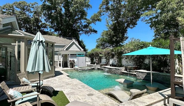 Secluded bayside retreat w/pool