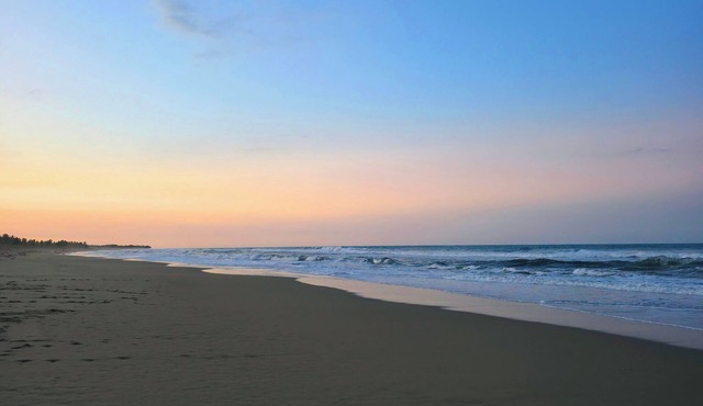 Secluded Beachfront Getaway 1-bedroom condo in La Boca with AC and private pool