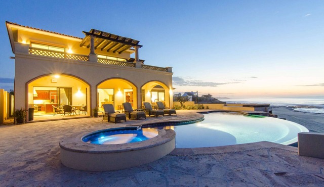 SECLUDED BEACHFRONT HOME - Close to Shipwreck's Surf Beach!