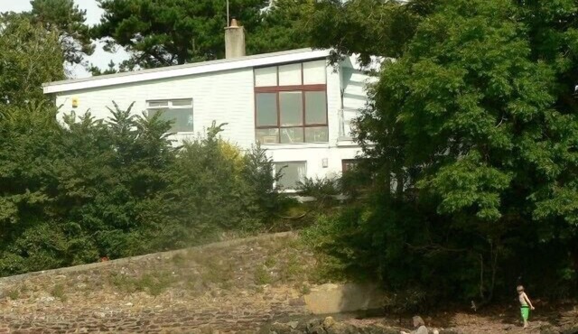 Secluded beachside 4 bed house, family & dog friendly, stunning creek views