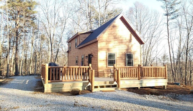 Secluded, beautiful cabin with hot tub and fire pit in heart of Hocking Valley!