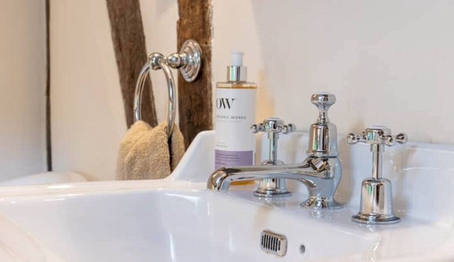 Secluded & Beautifully Restored Tudor Home w Large Garden. Family & Pet friendly