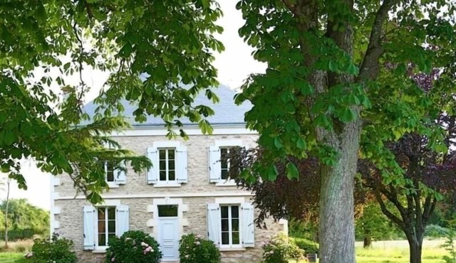 Secluded Berry Retreat: Lakeside Manor with Wildlife, Fishing, and Nature Trails