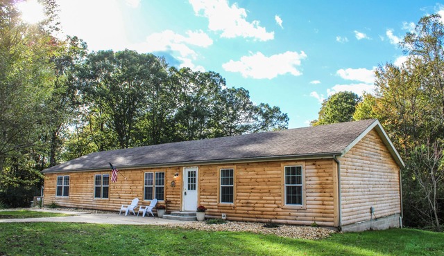 Secluded Black Bear Lodge w/Private Pool & Hot Tub near Hocking Hills Ohio