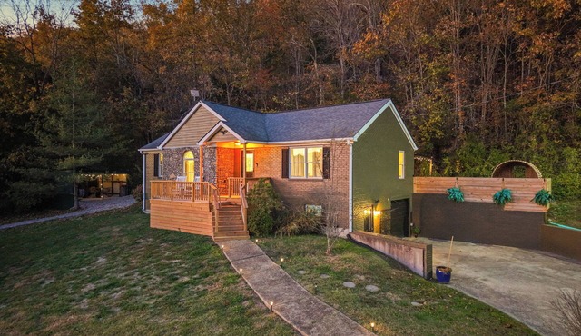 Secluded Bourbon Trail Retreat Hot Tub, Barrel Sauna, Fire Pit, Game Room