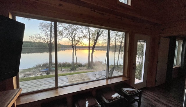 Secluded Cabin 1 directly on the lake