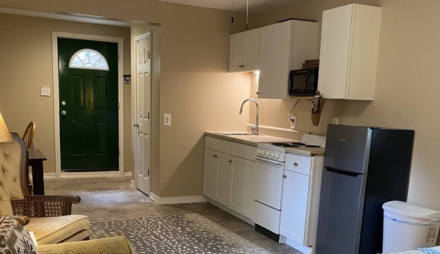 Secluded Cabin #1 in the Woods Close to Everything