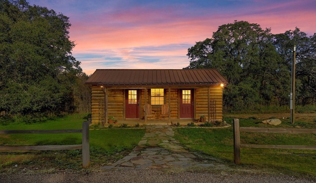 Secluded Cabin 10 Minutes to Waco