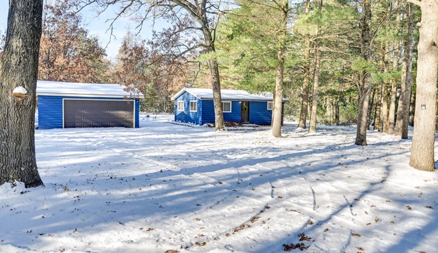 Secluded Cabin ~ 15 Mi to Castle Rock Lake!