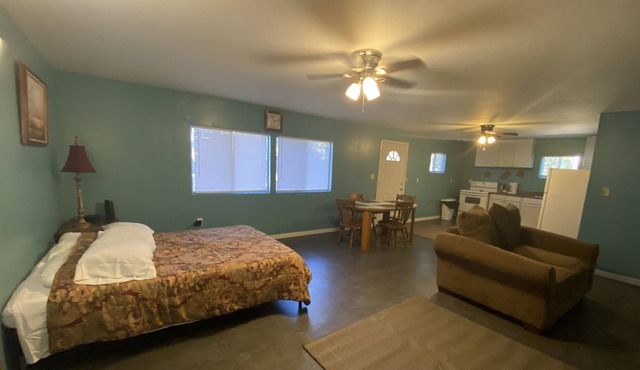 Secluded Cabin #2 in the Woods Close to Everything