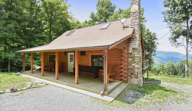 Secluded Cabin, Comfortable Lux, Valley View ~ Canaan Valley & Seneca
